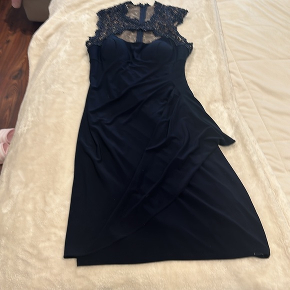 Xscape navy lace panel ruched dress, size 4. - Picture 1 of 8